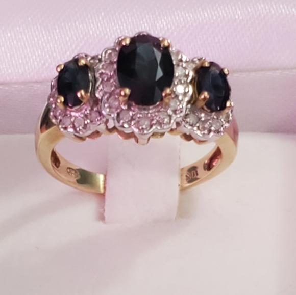 10K Gold Ring - Picture 10 of 17